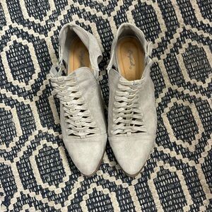 Grey women’s Qupid booties